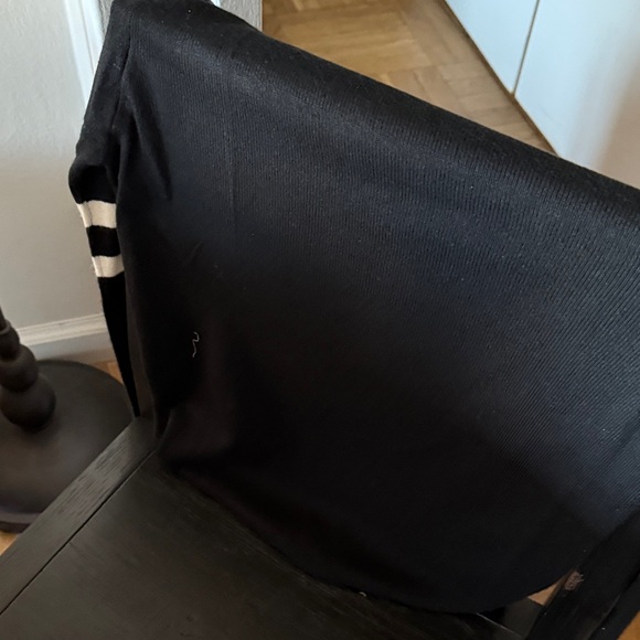 black MT sweater - Picture 2 of 4